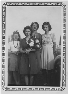 dchs homecoming candidates and queen 1943.jpg